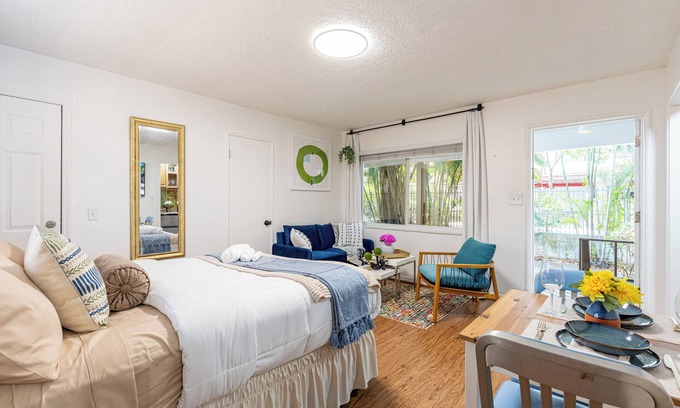 Colee Hammock Apartment | Chic Studio with WiFi and AC in awesome Fort Lauderdale Beach
