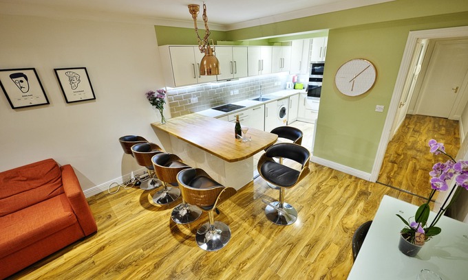 City Centre Dublin Apartment | Chic & Stunning contemporary apartment 2 minute walk to O'Connell Street