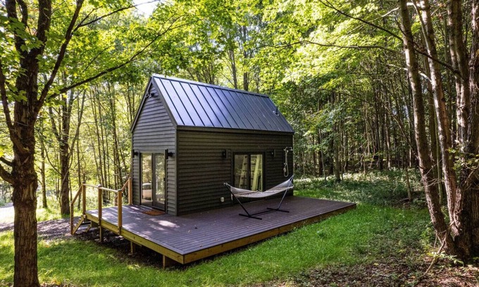 Bloomville House | Chic Tiny House Hideaway | Peaceful Country Retreat