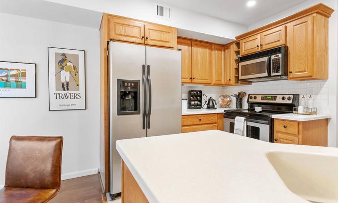 Ballston Spa House | Chic Townhouse Near SPAC, Restaurants, 3 bedrooms, King Beds, Pet Friendly