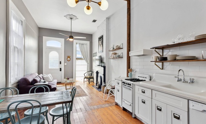 Irish Channel House | Chic Uptown Victorian, Stroll to Magazine St