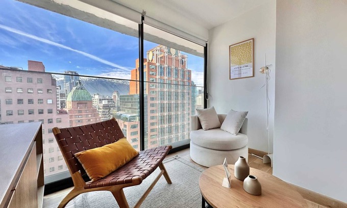 El Golf Apartment | Chic Urban Retreat: Modern Studio in Las Condes