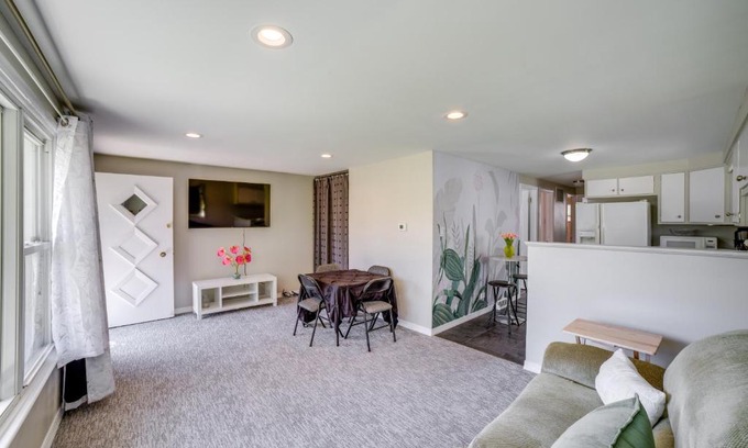 Chatham House | Chicago Home Near Navy Pier and Shedd Aquarium!