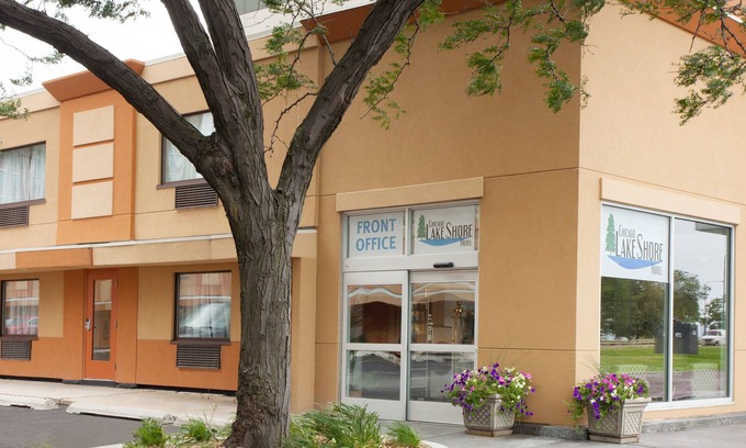 Indian Village Hotel | Chicago Lake Shore Hotel