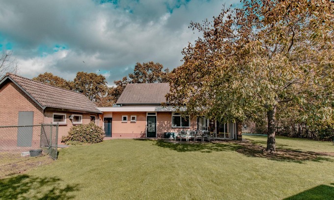 Diessen House | Child friendly detached villa with hot tub