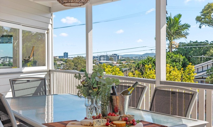 Camp Hill House | Chill Camp Hill Brisbane is a family friendly property, ideal for longer stays