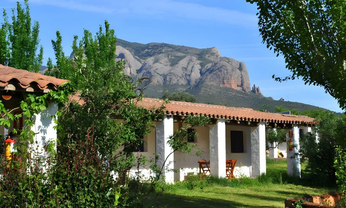 Murillo de Gallego House | Chill-out nature bungalow overlooking the Riglos mountains.