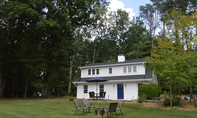 Keswick House | Chimney Corner- Keswick Home Close to Vineyards