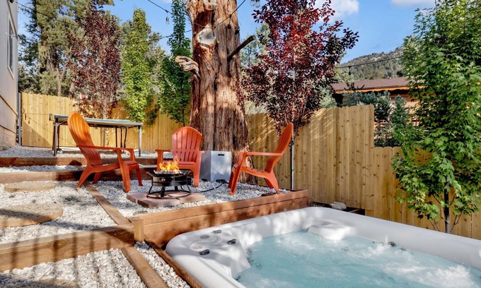 Whispering Forest Cabin | Chimney Peak Big Bear Chalet w/Hot Tub + Games