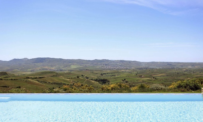 Vita Villa | Chirchiaro - Four Bedroom Villa, Sleeps 8