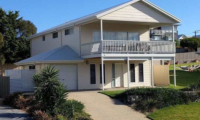 Hayborough House | Chiton Drift - the perfect beach getaway