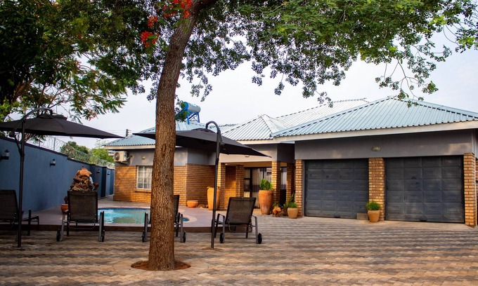 Victoria Falls House | Chitova’s Guesthouse
