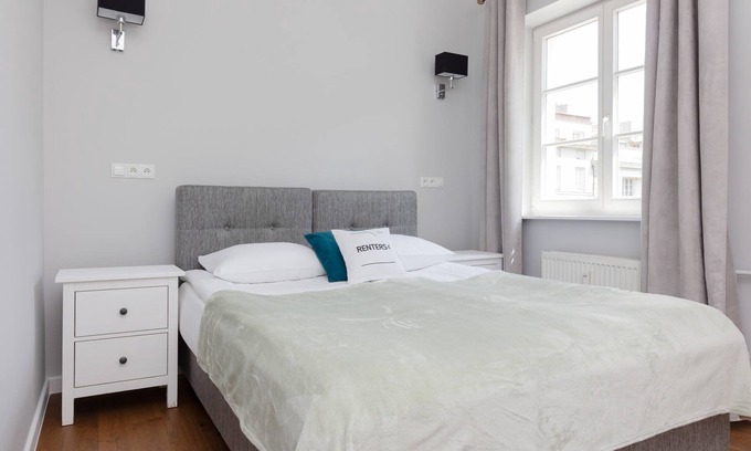 Srodmiescie Apartment | Chmielna 1/3| Bright Apartment | AC