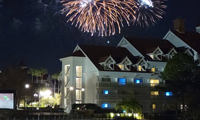 Bay Lake Apartment | Christmas at Disney's Grand Floridian