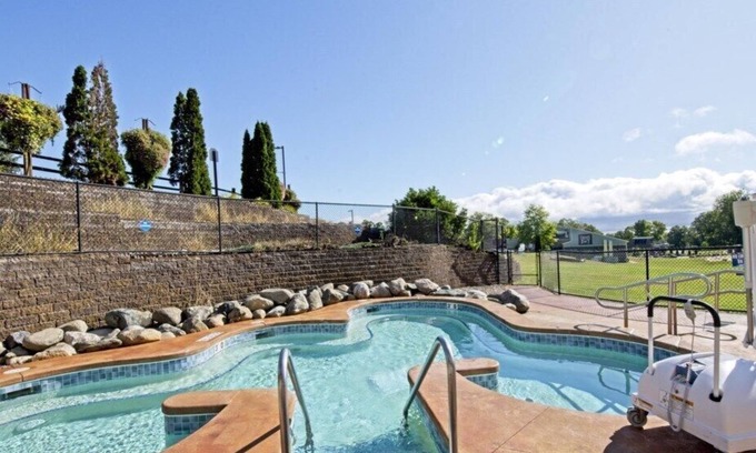 Daytona Beach Shores House | Christmas Mountain Village™ - Wisconsin Dells - 2 Bedroom Townhome