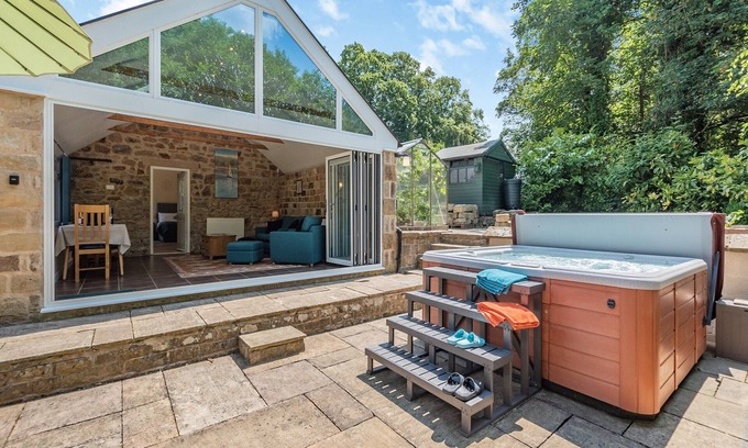 Matlock Cottage | Church Cottage nestles in the grounds of the Old Vicarage in Darley Bridge.