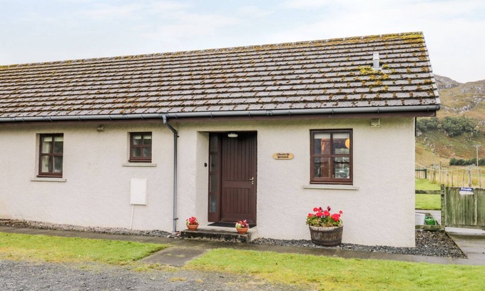 Poolewe Cottage | CHURCH HOUSE, with a garden in Poolewe
