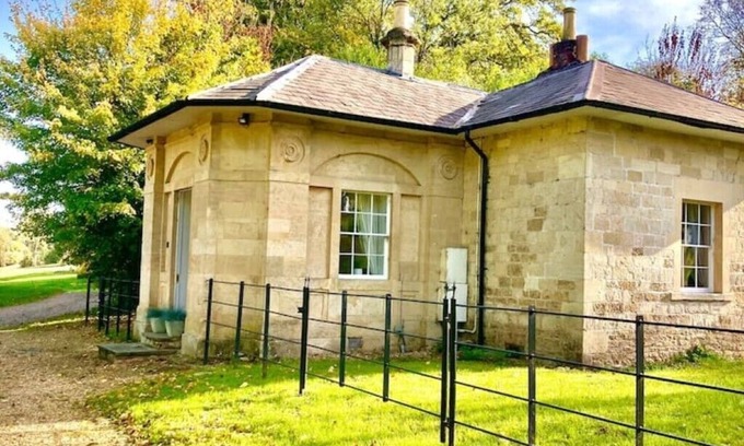 Lullington Cabin | Church Lodge, Orchardleigh Estate