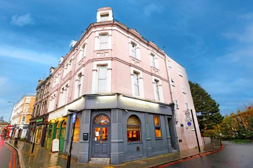 Camberwell House | Church Street Hotel by Belvilla near The Oval London