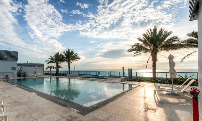 North Beach Apartment | Churchill Suites Monte Carlo Miami Beach