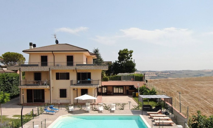 Montegranaro House | Ciarpella house with private pool for up to 11 people a few km from the sea