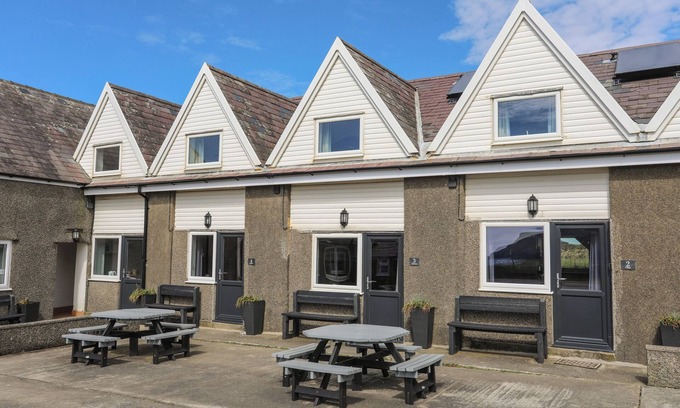 Llanengan Cottage | CILAN - 2 TY'N DON, pet friendly in Abersoch