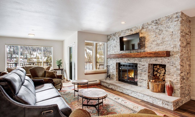 Mountain House Condo | Cinnamon Ridge Après Ski Retreat: Private Hot Tub + Walk to Slopes