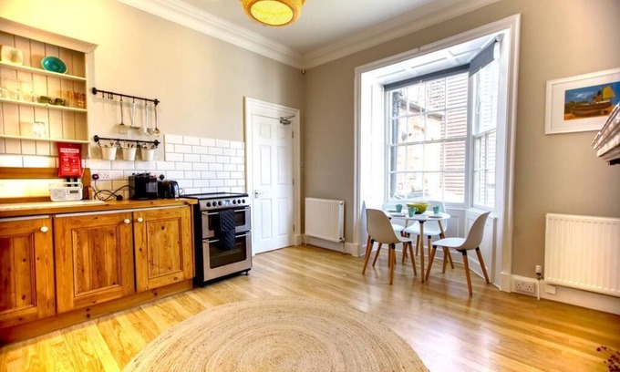 Old Town Hastings Apartment | Cinque Ports Retreat