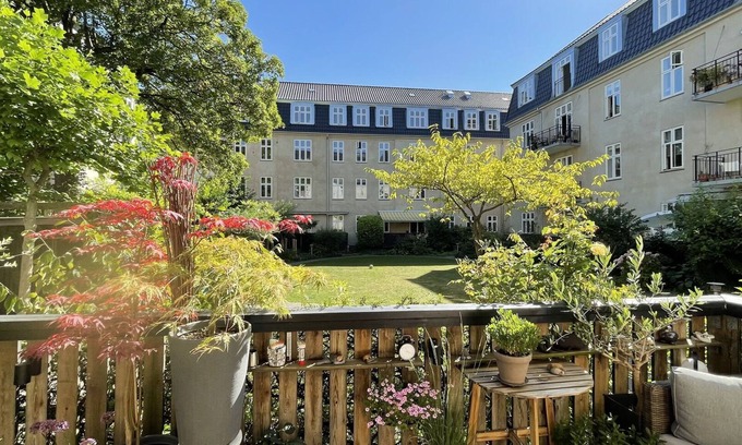 Frederiksberg C Apartment | City Apartment in Frederiksberg with 2 bedrooms sleeps 4