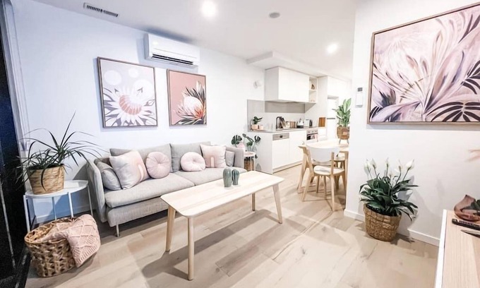 Canberra City Centre Apartment | City CBD | Pool | Parking | Self check-in | Pets