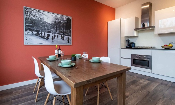 Oude Pijp Apartment | City center apartment for a group of 4 in Amsterdam