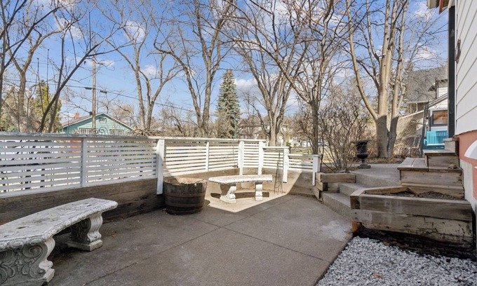 Hillhurst House | City Center Bliss| Sleeps 7