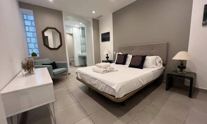 Gibraltar Apartment | City center modern 2BR/2BA with private patio