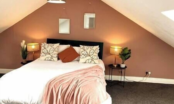 Sunderland House | City Center, near Hospital, Nissan and CrownWorks Studi