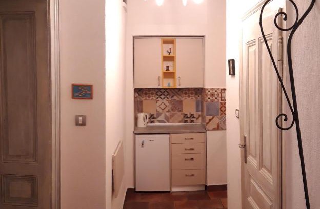 Savski Venac Apartment | City Central Chick Studio