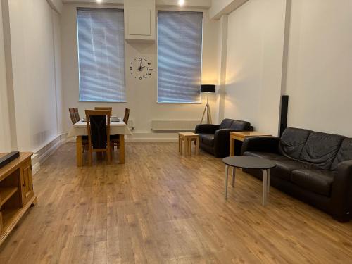 Nottingham City Centre Apartment | City Centre 3 bedrooms apartment with parking