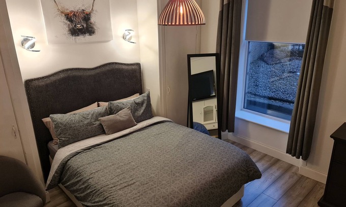 Central Aberdeen Apartment | City Centre Apartment - Very Quiet & Pet Friendly 🐾