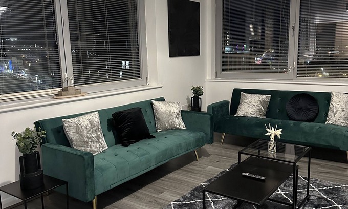 St George's Quarter Apartment | City Centre Luxury 2 Bed Apartment Free Parking