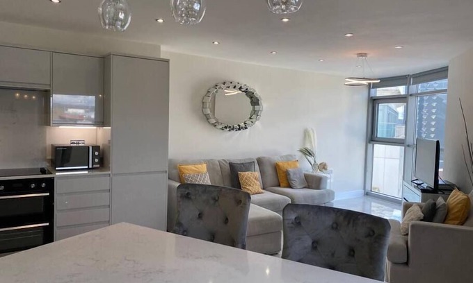 Cardiff City Centre Apartment | City Centre Luxury Apartment with FREE parking