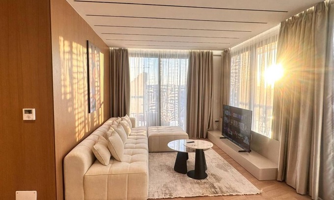 Blloku Apartment | City Centre Penthouse (Outdoor Bathroom + BBQ)