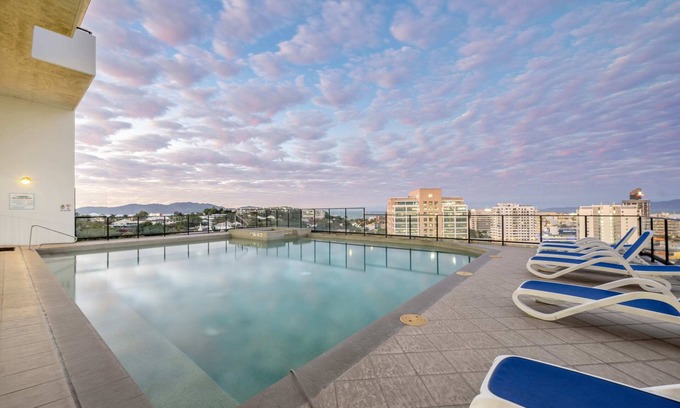 Townsville Apartment | City Centre Retreat at Highpoint Luxury Apartments
