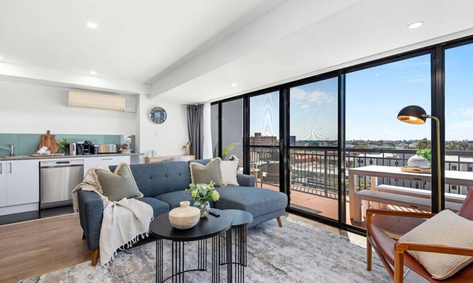 East Perth Apartment | City Chic: Elegant 2BR apartment
