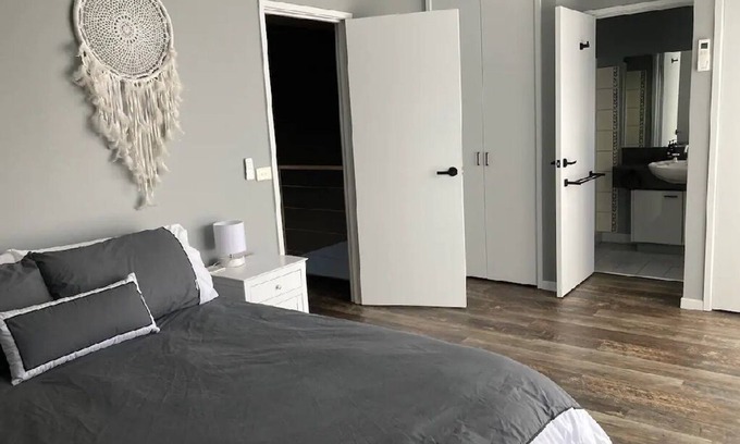 Traralgon House | City Chic Townhouse