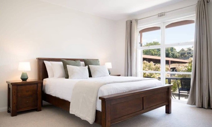 South Launceston Apartment | City Comfort: Near Hospital & City with Parking