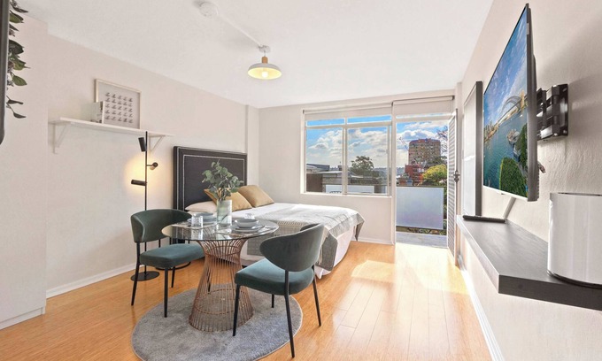 Woolloomooloo Apartment | City Escape with Panoramic Views