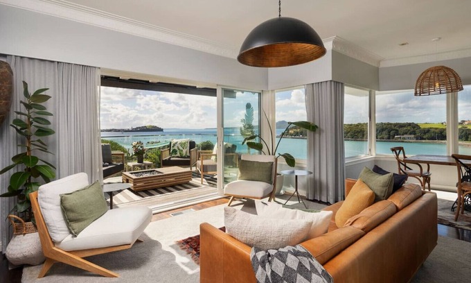 Orakei House | City Fringe Coastal Luxury near Mission Bay + SPA