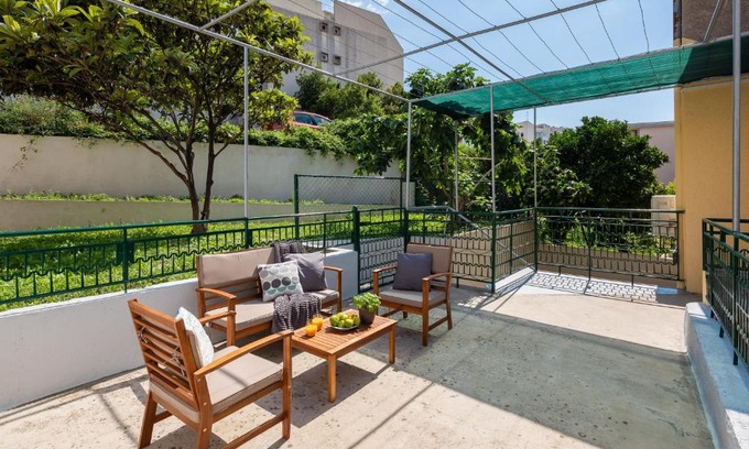 Vranjic Apartment | City garden