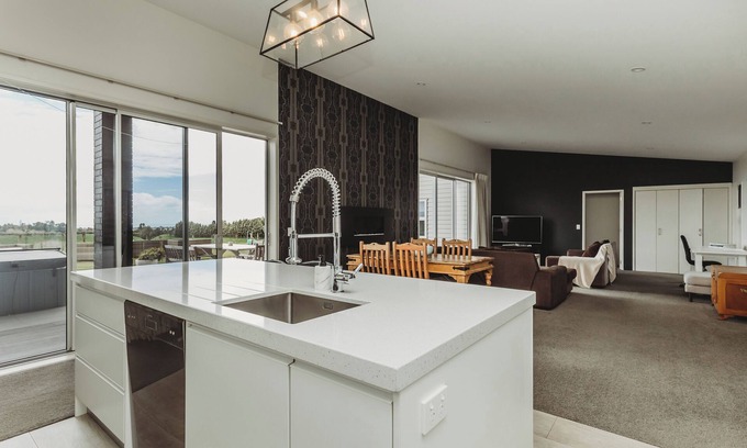 New Plymouth House | City Hideaway - New Plymouth Holiday Home