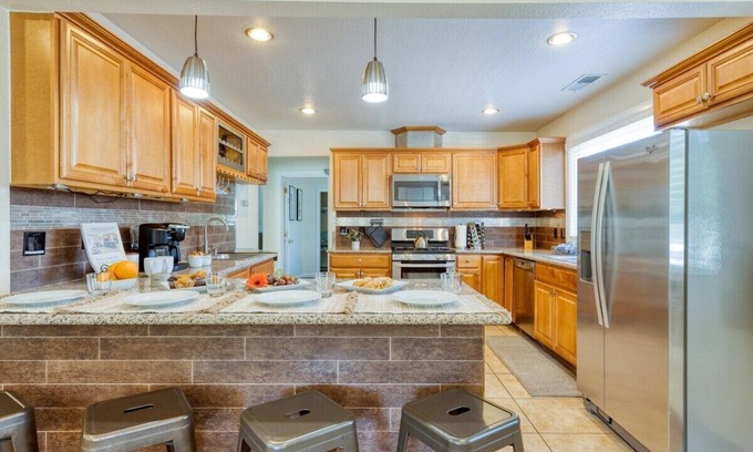 Santa Rosa House | City Location! Modern Downtown Santa Rosa Comfort