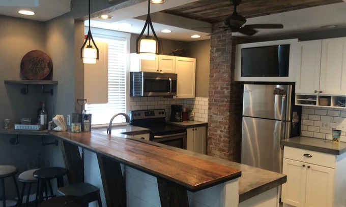 Fairmont House | City of Lakes Carriage House